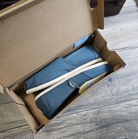 TOMS Women's Classics Slip-On Shoes, Balsam Green Canvas - Picture 8 of 9